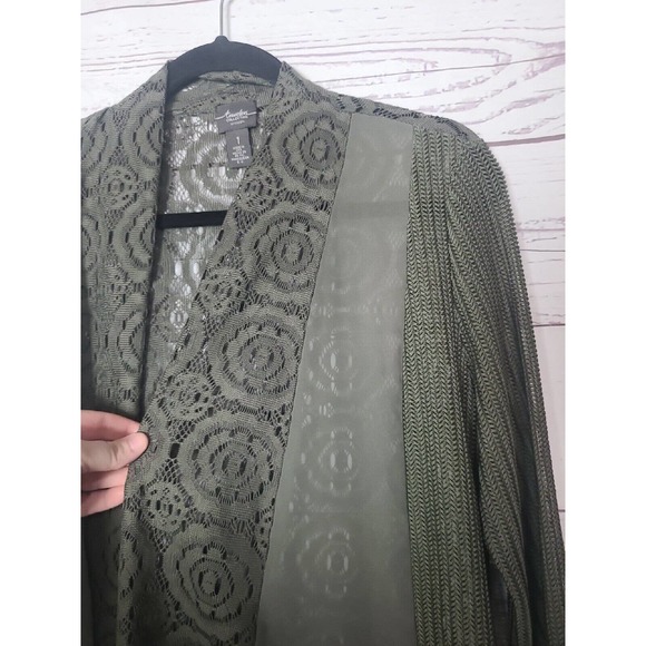 Chico's Travelers Green Crochet Open Front Knit Cardigan Sweater Womans Size 1 - Picture 3 of 5